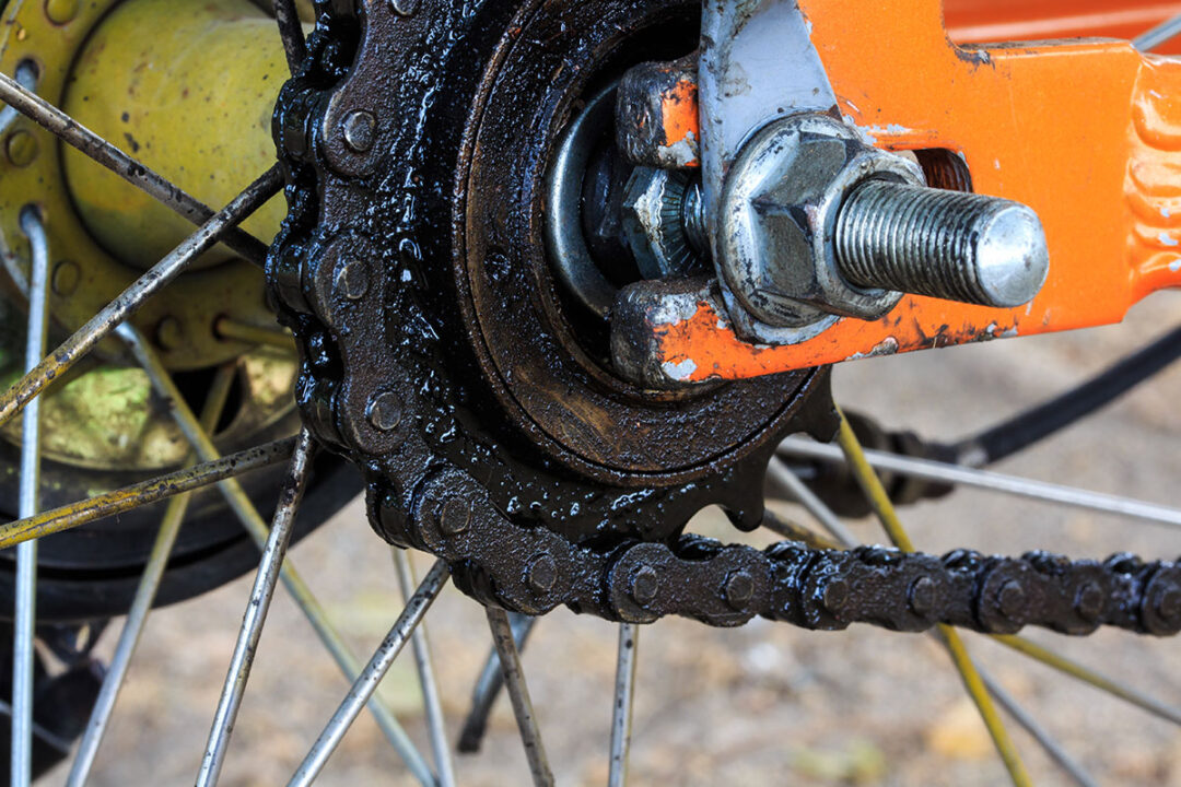 5 Reasons Why Bike Chains Get So Greasy Bikinguniverse