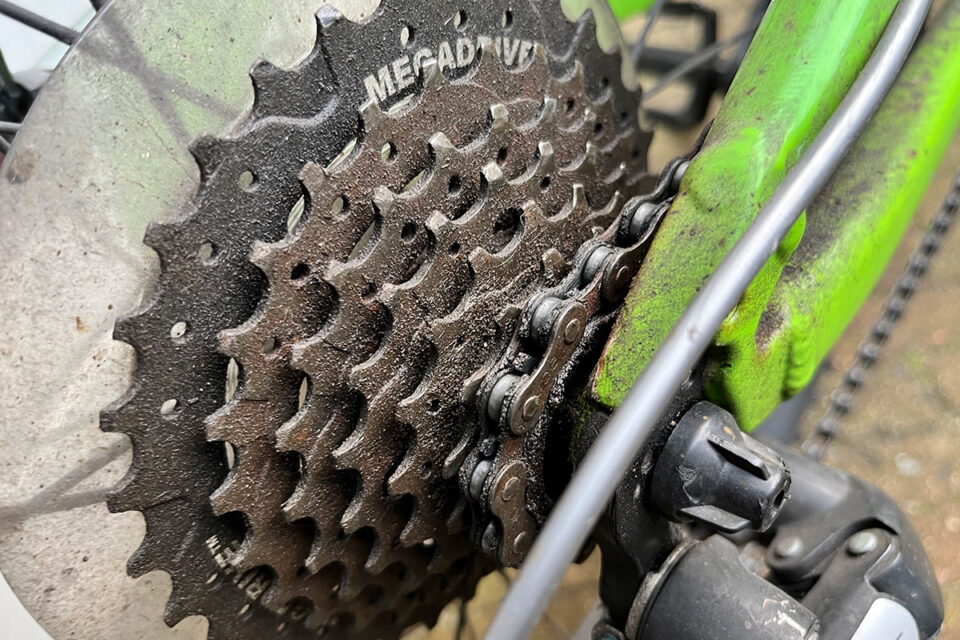 5 Reasons Why Bike Chains Get So Greasy Bikinguniverse